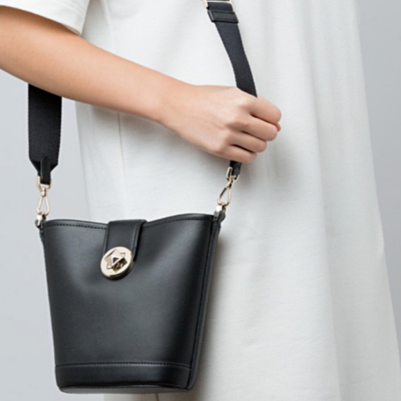 đť SALE: Kate Spade: Audrey Mini Bucket Bag NEWISH - Picture 3 of 13